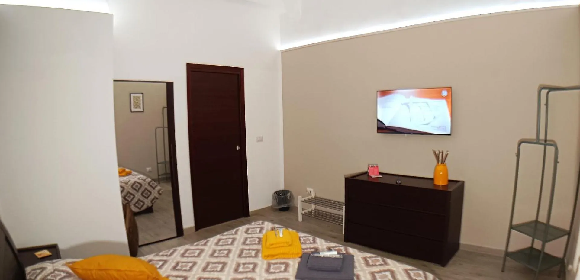 Exclusive House In The Center Apartment Catania