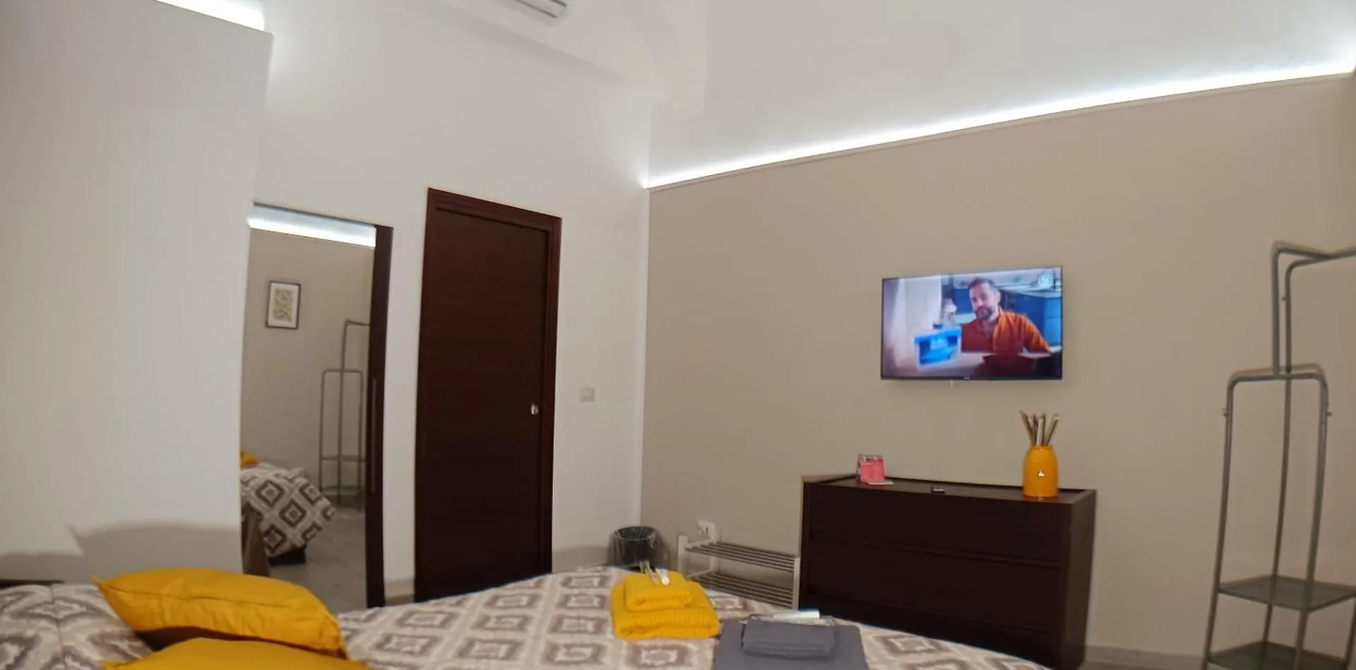 Exclusive House In The Center Apartment Catania